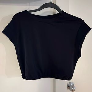 Alo Yoga muscle cropped T